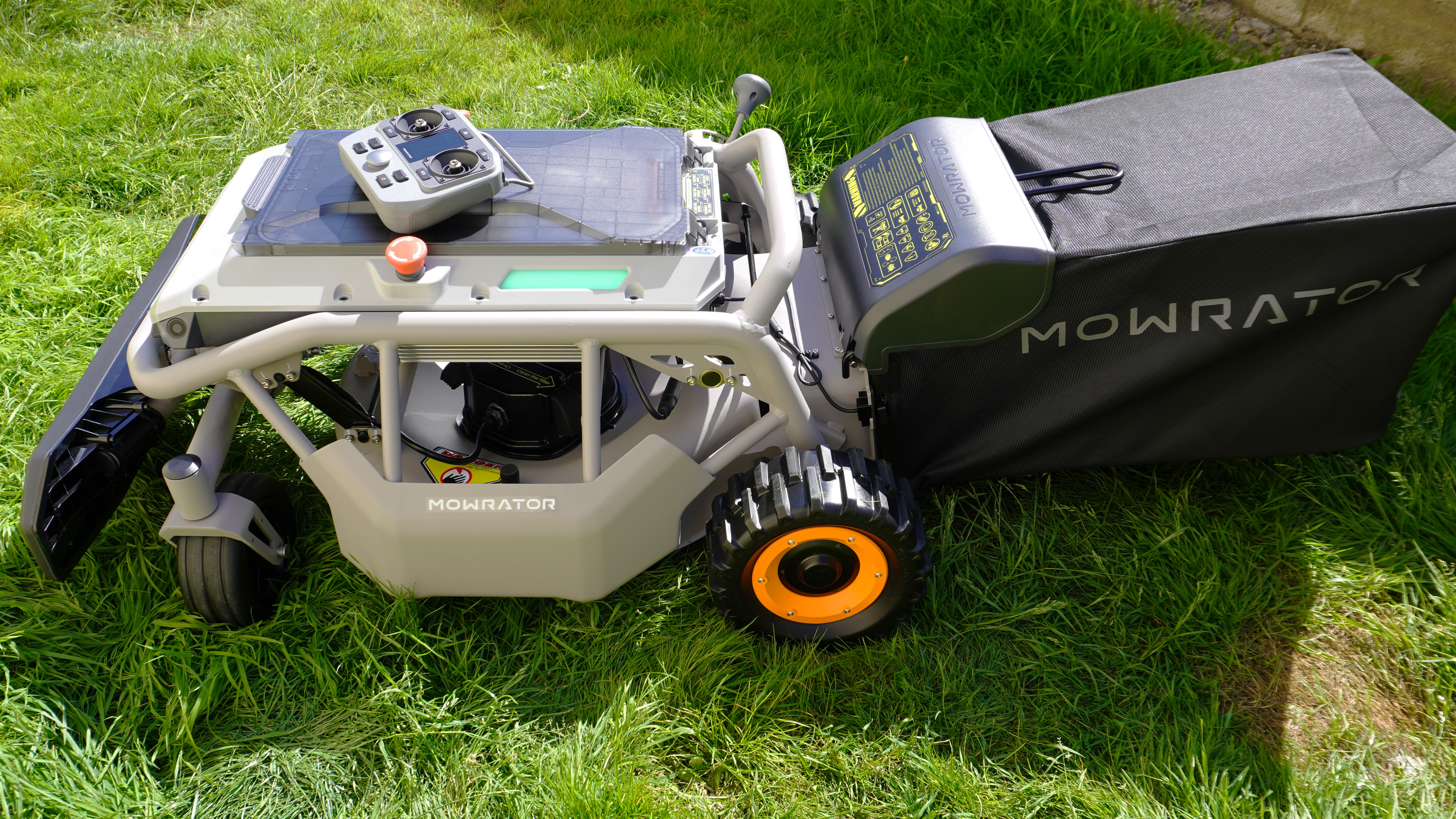 Mowrator S1 2WD Lawnmower με τον ελεγκτή στην κορυφή
